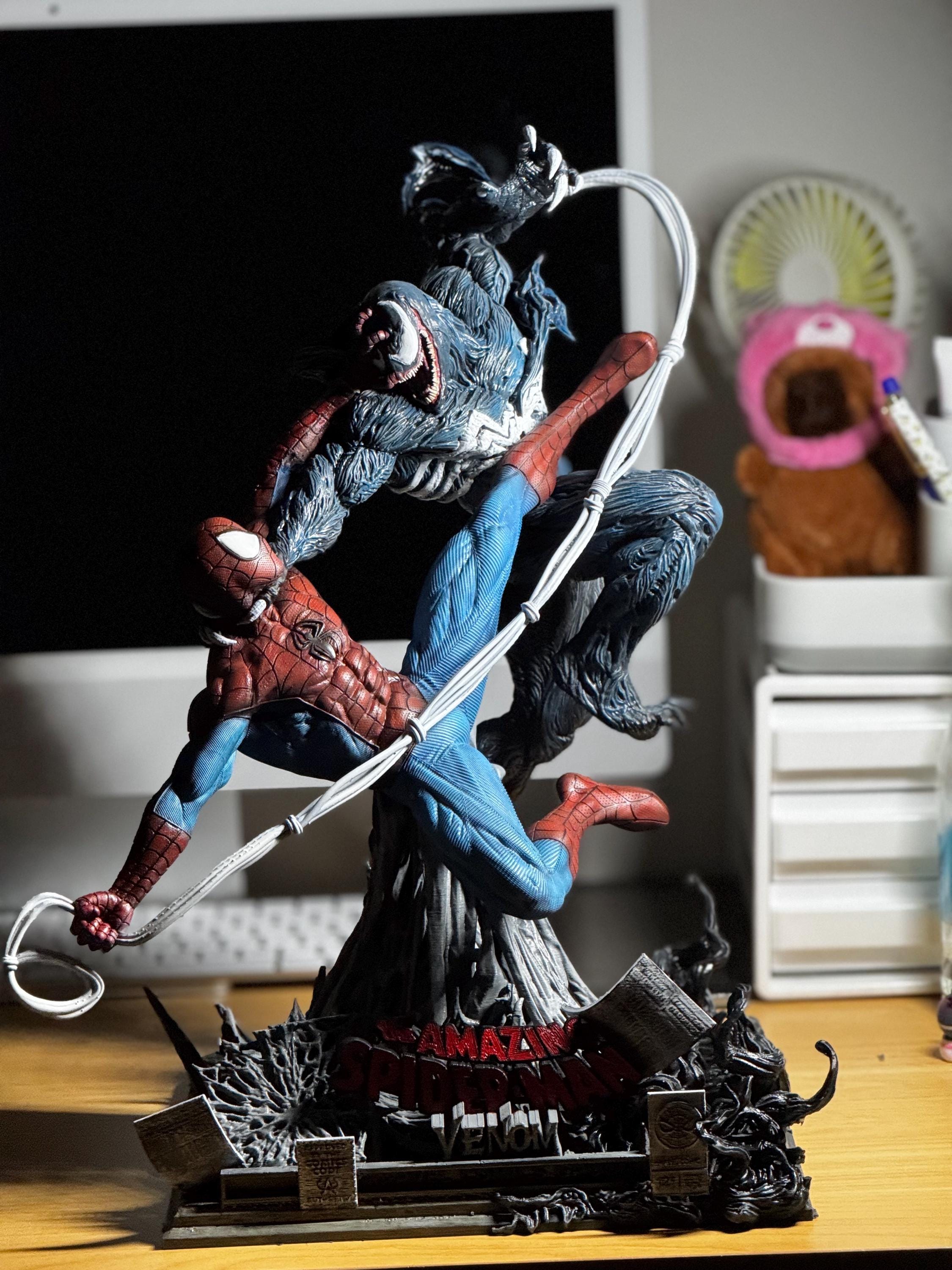 Premium Hand-painted Spider-Man Vs Venom Battle Scene (3D Resin Printed & Hand-Painted) - Green A 3D